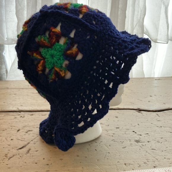 Crocheted granny square bucket hat - Picture 3 of 5